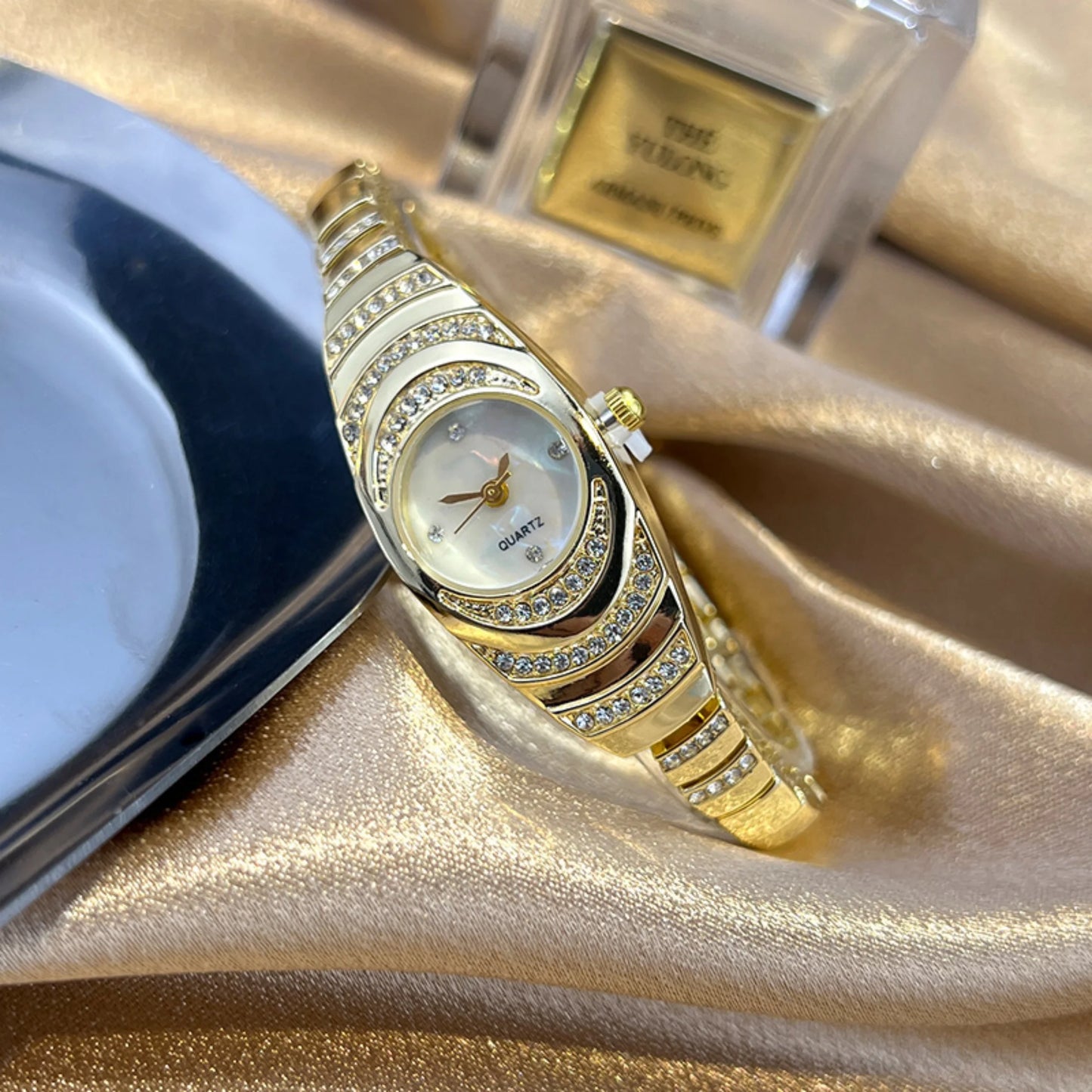 Elegant Fashio Women's Watch 30M Waterproof Calendar Date Function Rhinestone Stainless Steel Watchband Ladies Quartz Watch 4416