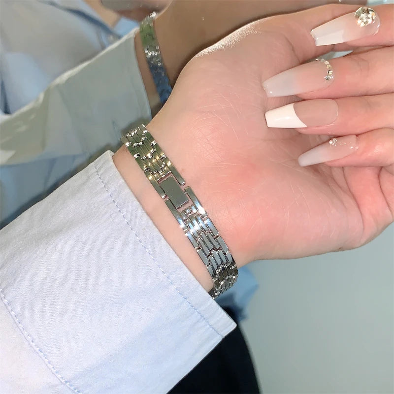 Fashion Alloy Women's Watch Luxury Rhinestone  Shell Textured Dial Quartz Watch for Woman Exquisite Slim Ladies Wristwatch Clock