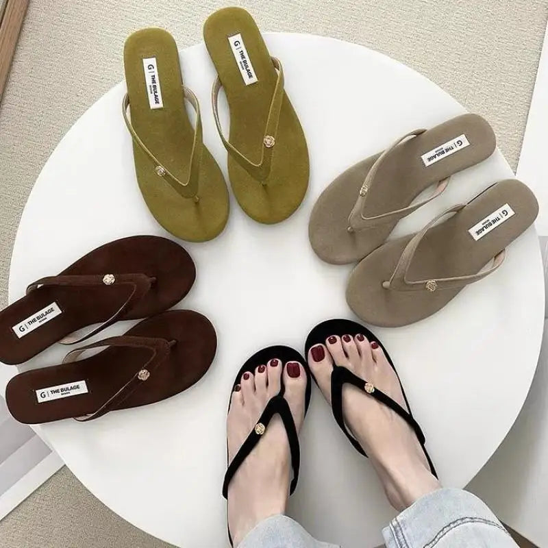 2025 New Lightweight Sandals, Casual and Versatile Beach Shoes, Flip Flops, Comfortable Women's Outer Half Slippers