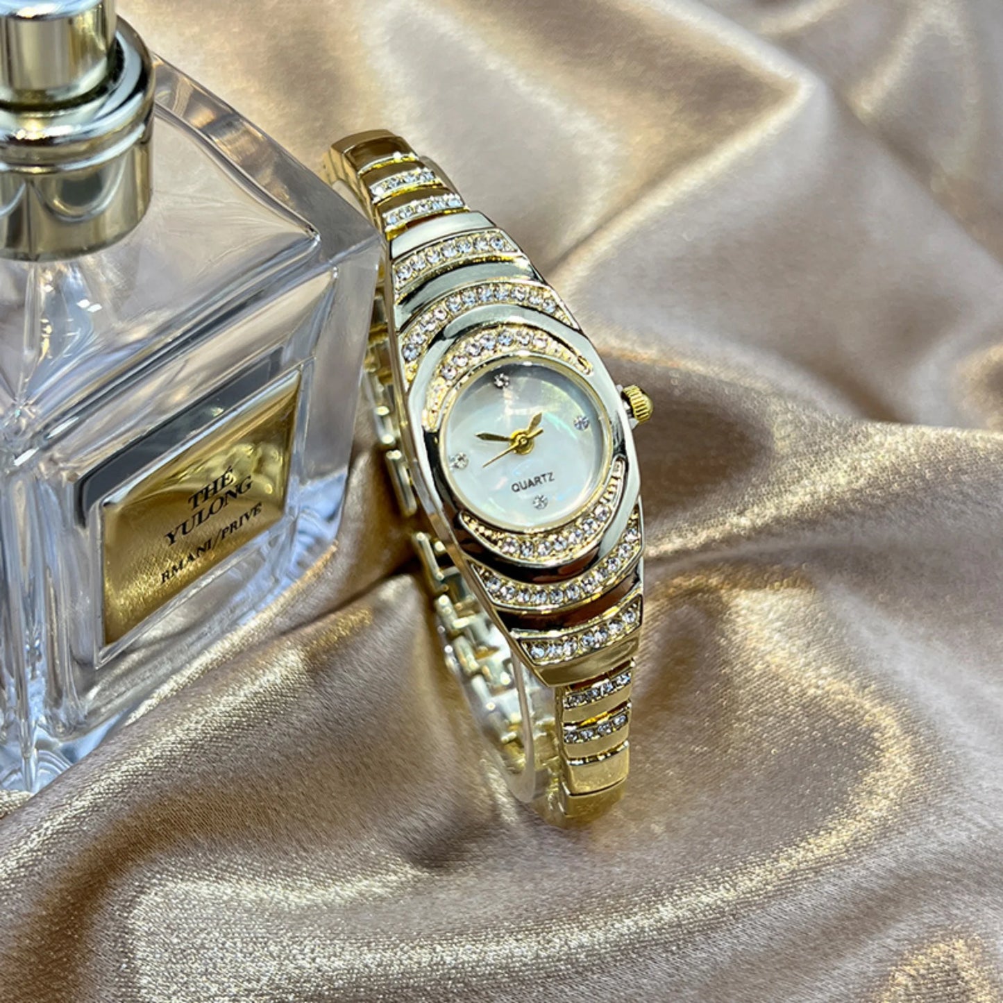 Elegant Fashio Women's Watch 30M Waterproof Calendar Date Function Rhinestone Stainless Steel Watchband Ladies Quartz Watch 4416