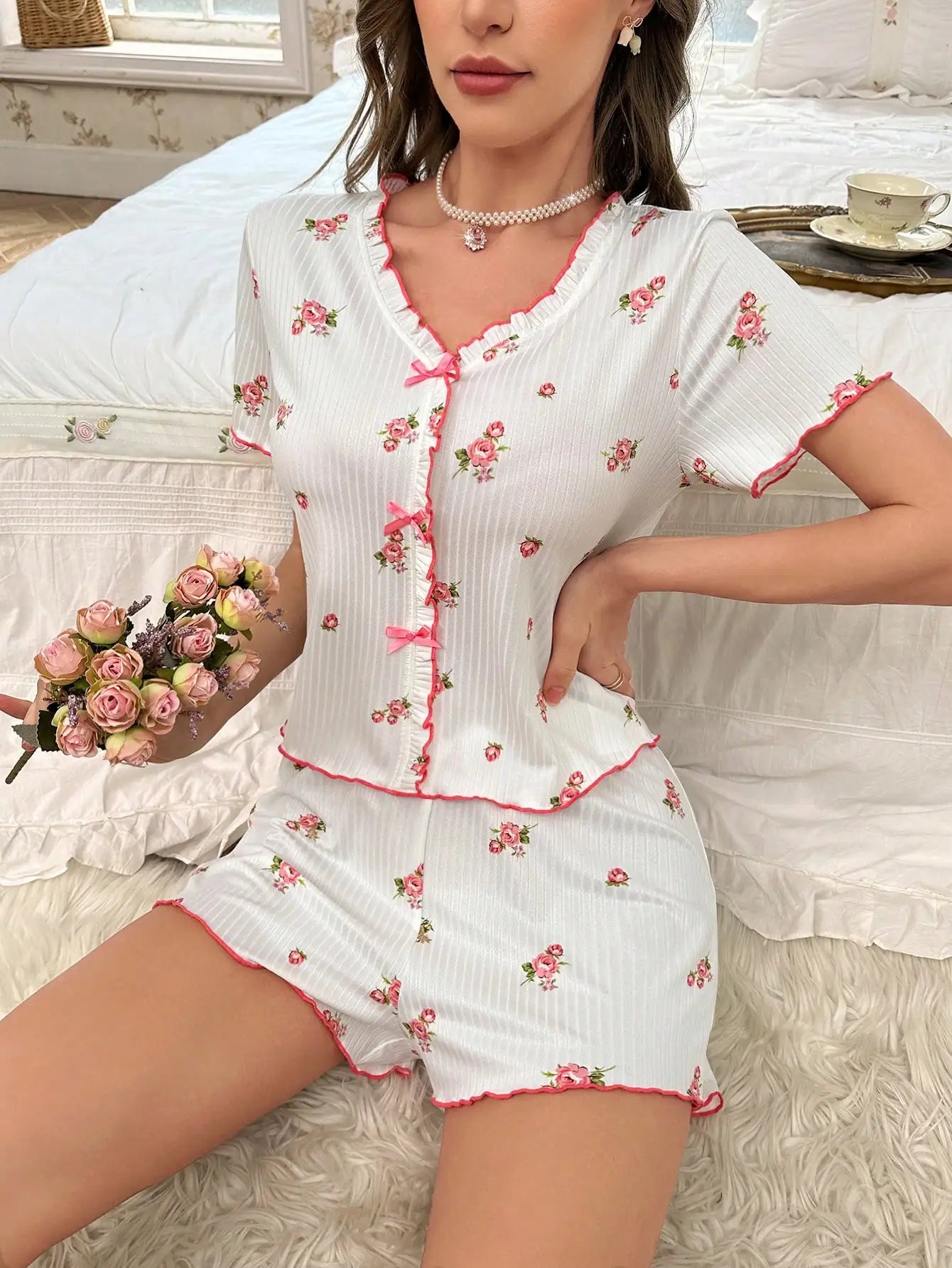 2-Piece Women's All-Season Pajamas, Comfortable and Elegant Floral Print Short-Sleeved Shorts Pajamas Set