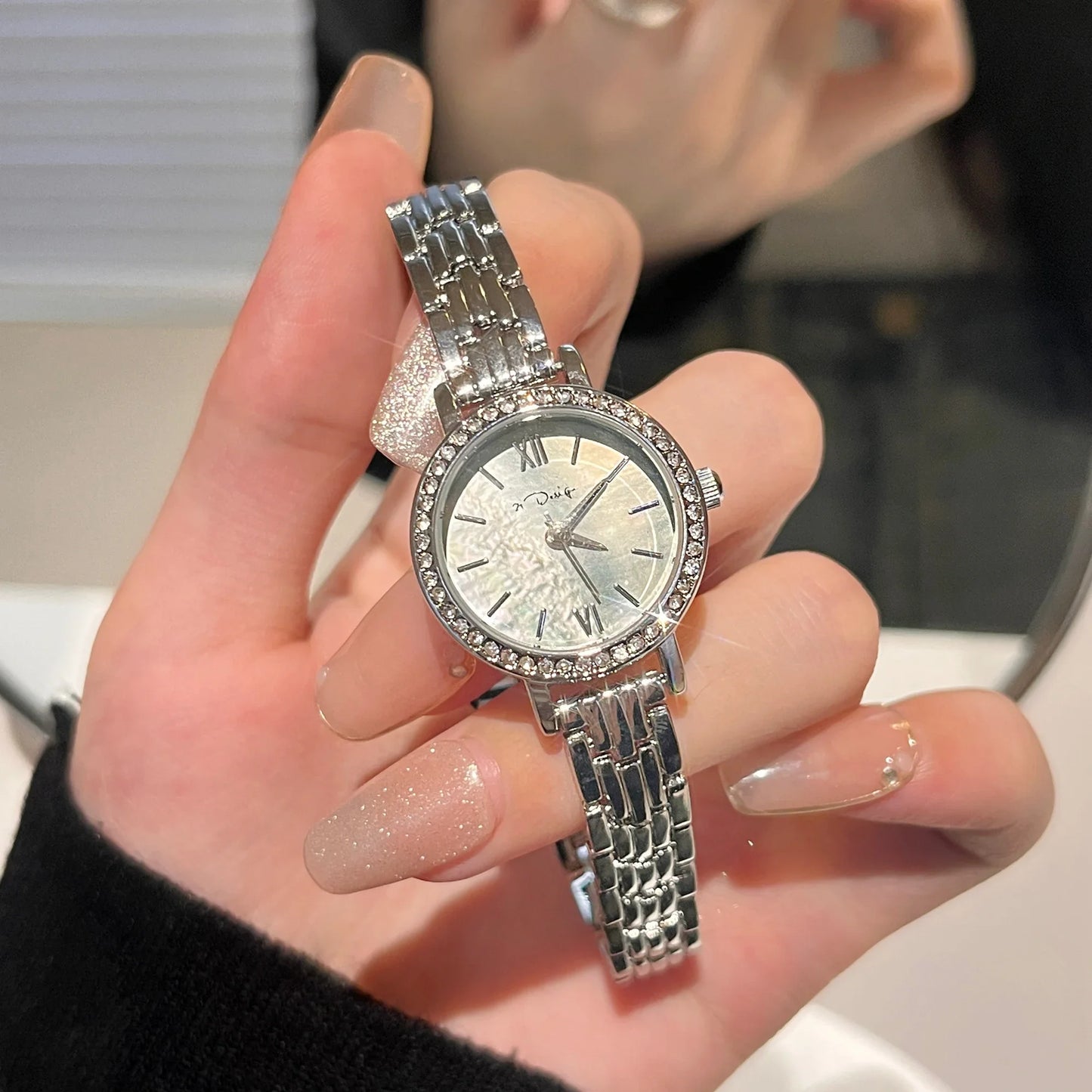 Fashion Alloy Women's Watch Luxury Rhinestone  Shell Textured Dial Quartz Watch for Woman Exquisite Slim Ladies Wristwatch Clock