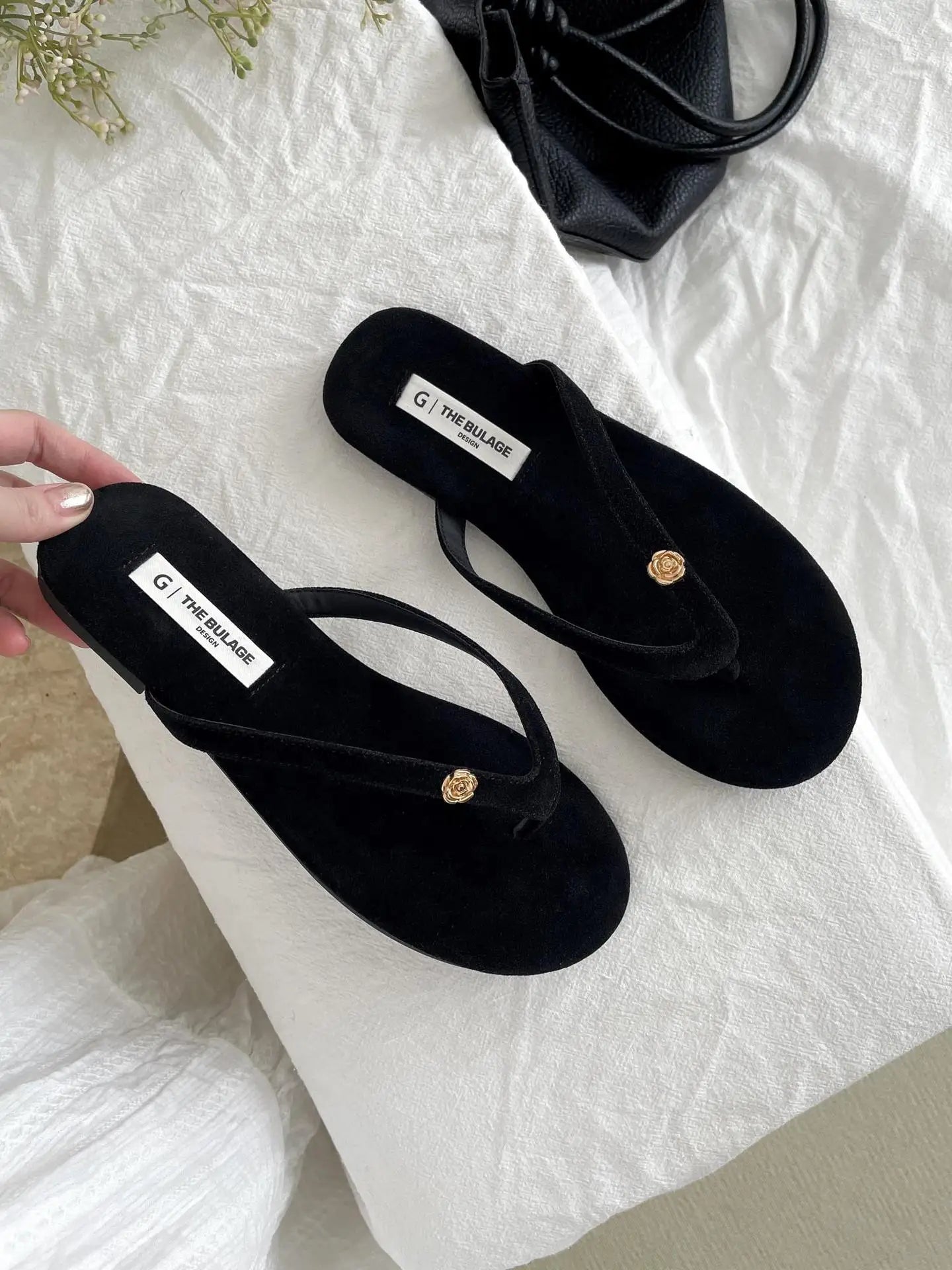 2025 New Lightweight Sandals, Casual and Versatile Beach Shoes, Flip Flops, Comfortable Women's Outer Half Slippers