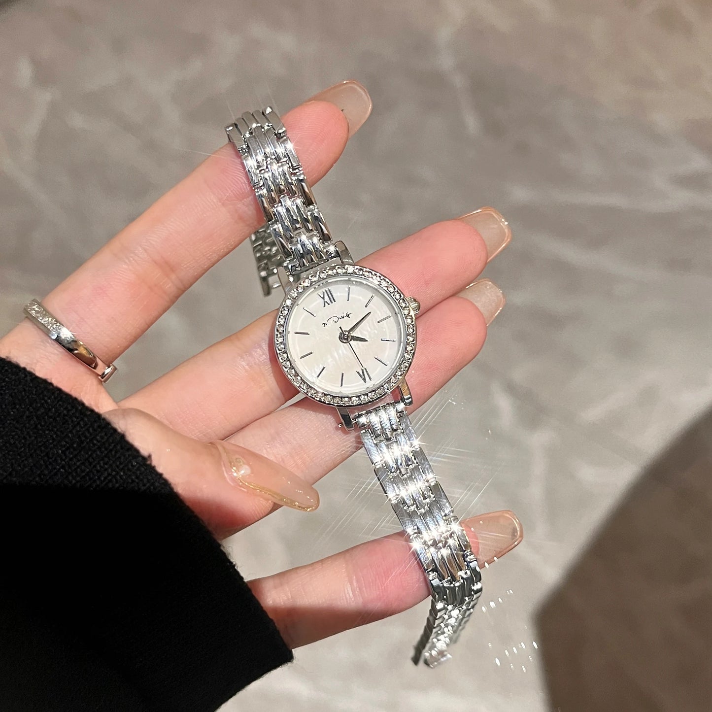 Fashion Alloy Women's Watch Luxury Rhinestone  Shell Textured Dial Quartz Watch for Woman Exquisite Slim Ladies Wristwatch Clock
