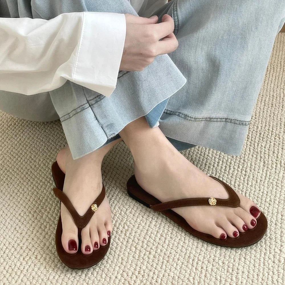 2025 New Lightweight Sandals, Casual and Versatile Beach Shoes, Flip Flops, Comfortable Women's Outer Half Slippers