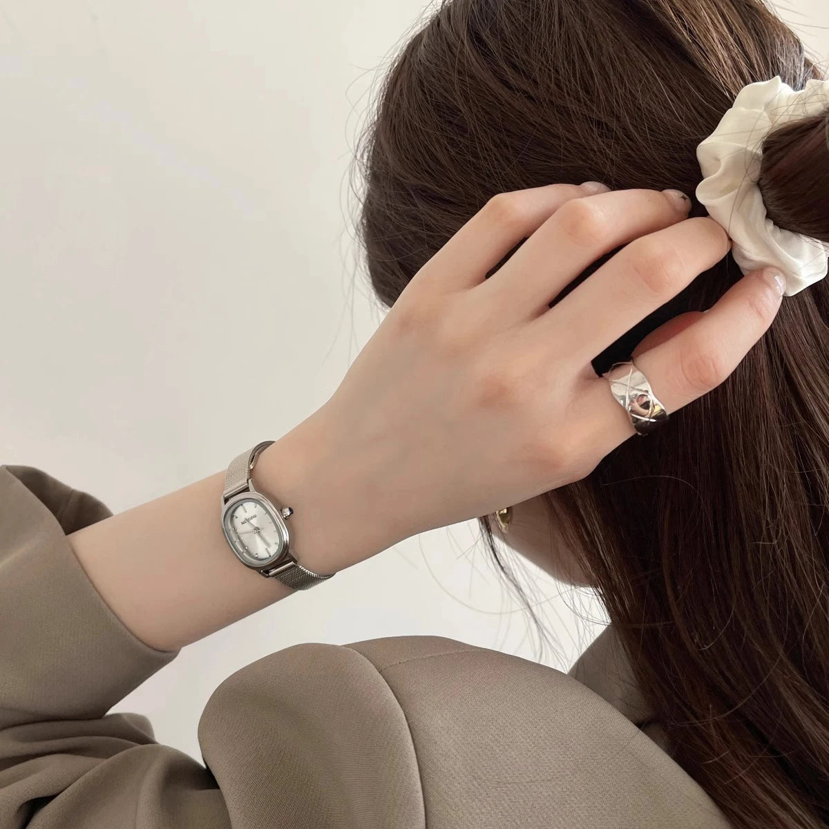 New Elliptic Watch Women Retro Fashion Ladies Quartz Wrist Watch Student Simplified Net Belt Watch Relojes Para Mujer Montre