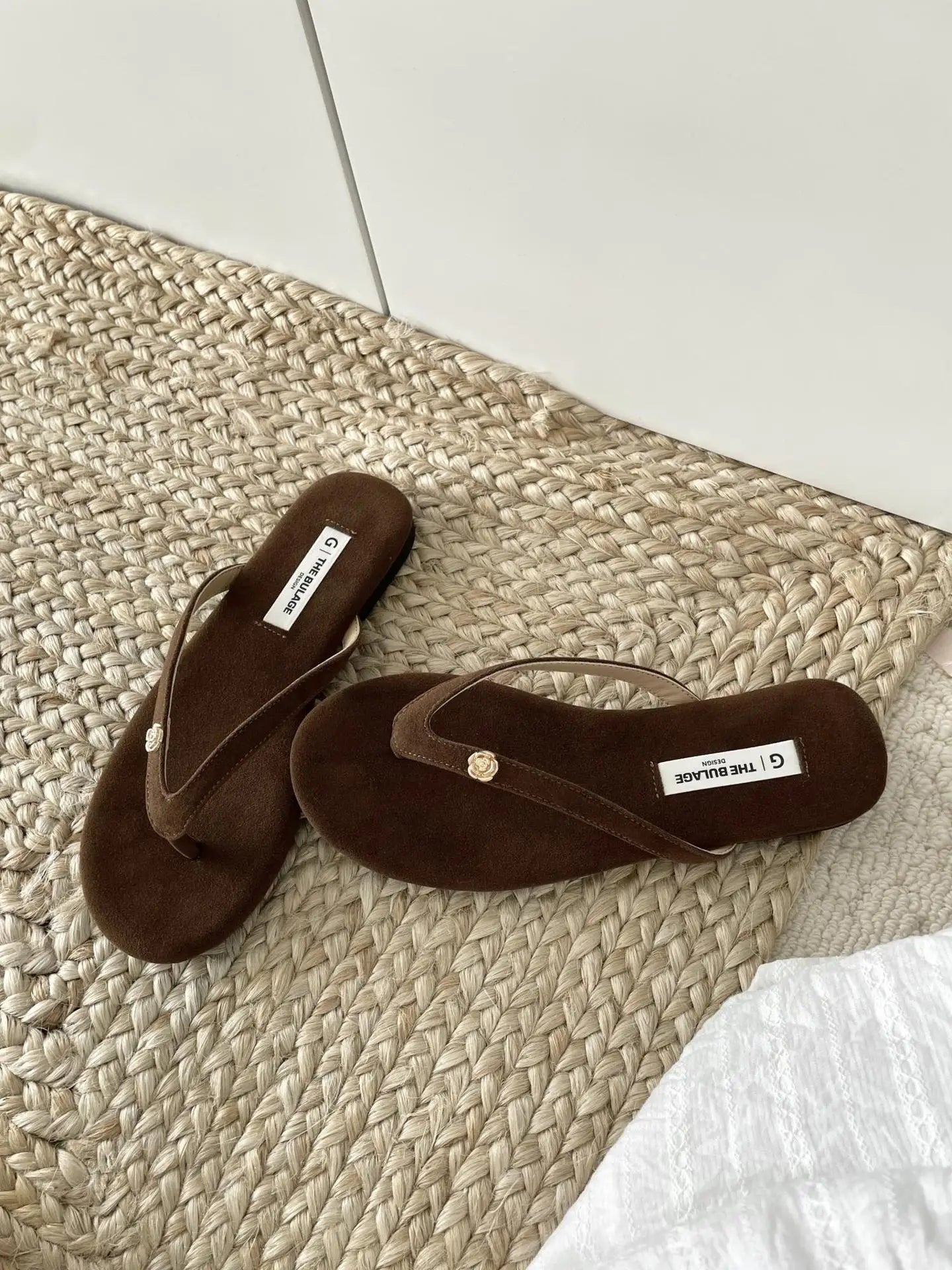 2025 New Lightweight Sandals, Casual and Versatile Beach Shoes, Flip Flops, Comfortable Women's Outer Half Slippers